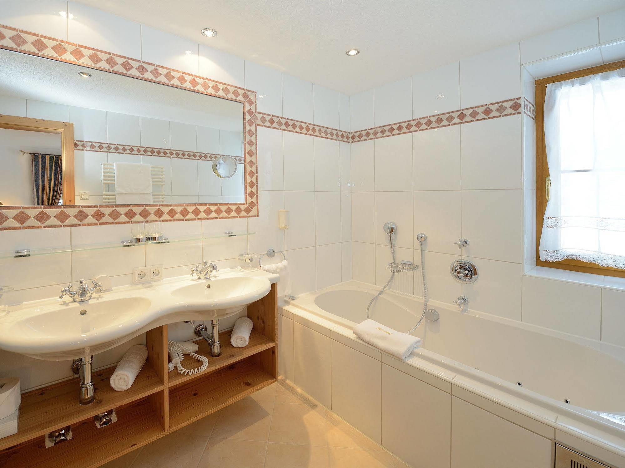 Hotel-garni Felsenhof 3*